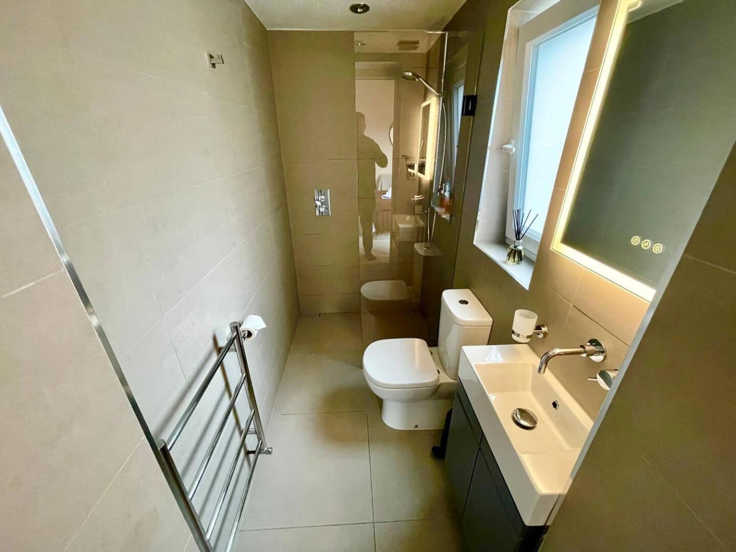 Luxury King-Bed Ensuite With Quiet Private Patio Londra Dış mekan fotoğraf